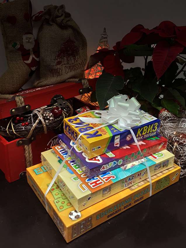 _NOVOGODIŠNJI PAKETIĆ za 3 do 4 g. ZA 2494,80 DIN